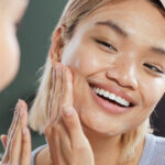The Body Shop Vitamin C Glow Cleansing Polish - Image 4